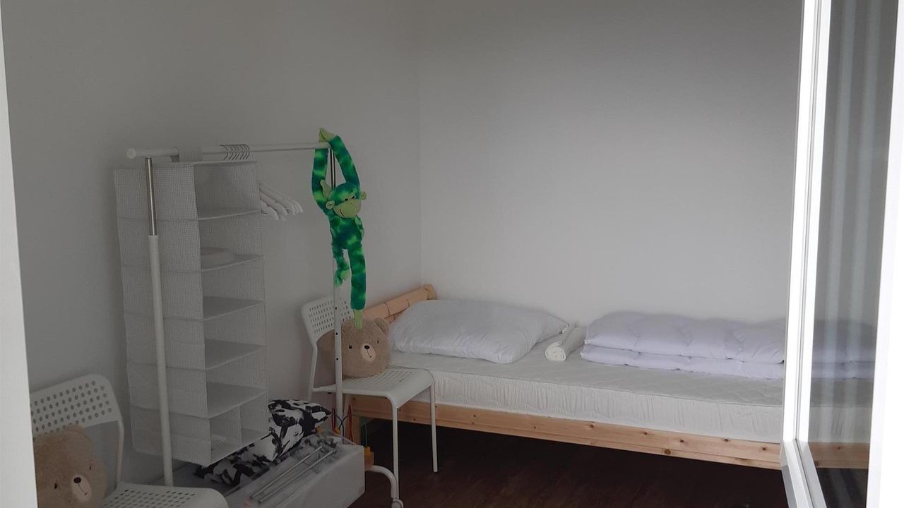 Blick vom Hof ins Kinderzimmer Blick vom Hof ins Kinderzimmer